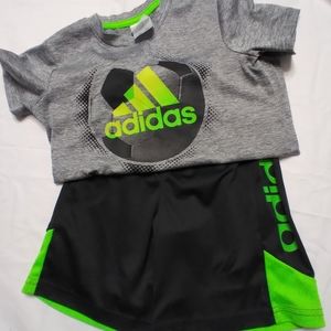 Adidas Boys Short Set Size 5 Like New